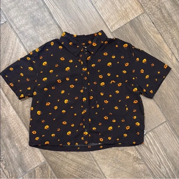 Vans Cabbie Floral Falling Poppy Shirt
Size M - Picture 8 of 14